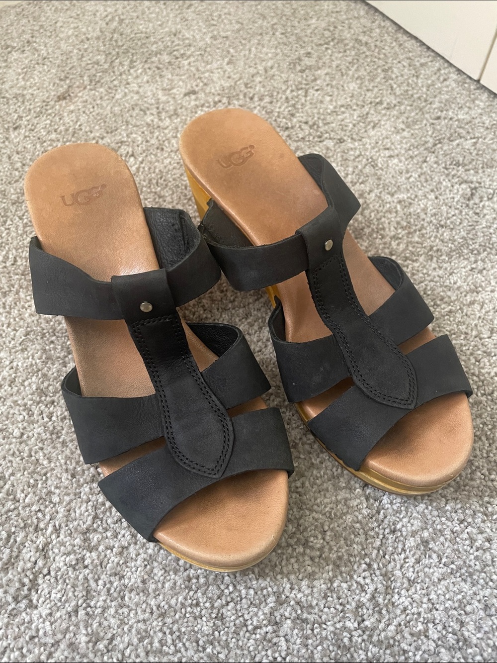 UGG Jennie T-strap Nubuck clog sandals Sz 7 Black platform rivets block heel